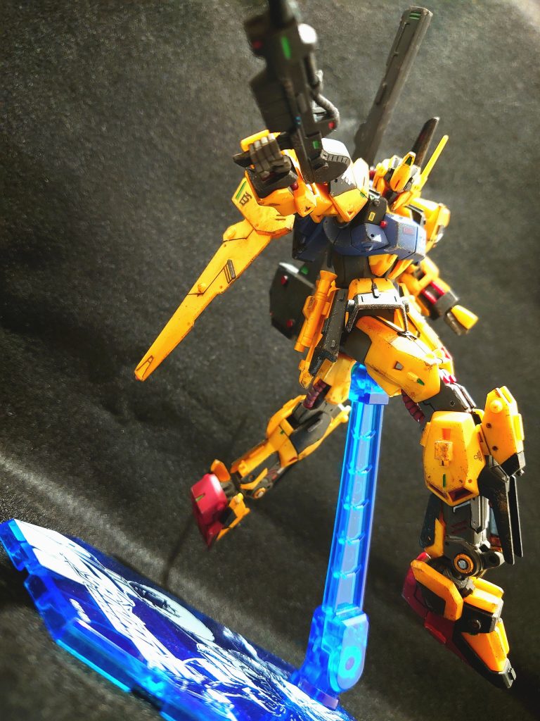 ガンダムマーカーEXは、田舎ではなかなか手に入らないですが、たまたまメタリックブルー、レッドを購入出来たため、OnePointでつけています!発色よし!重ね塗りすれば色ムラも修正出来て重宝しました!( ꈍᴗꈍ)ピカピカ今回は、一部分だけの塗装でしたが、次回は、かなり広範囲に塗装していこうかな(人 •͈ᴗ•͈)