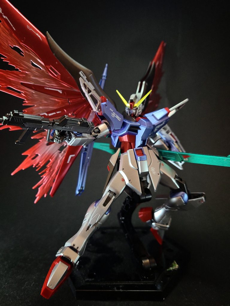 機体構造ハイパーデュートリオンエンジン核エンジンとデュートリオンシステムのハイブリッド動力であり、二つのジェネレーターの相互補完によって理論上パワーダウンすることはない[28][注 13] 。性能面で従来の動力機関の数倍の出力を発揮する