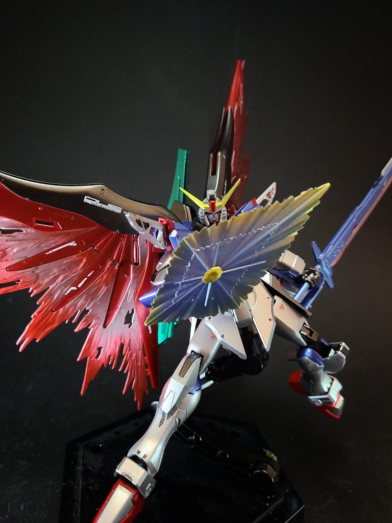 アンチビームシールドわららゎら、？、ゎ。、、/ シールド[防御面積を拡大可能な伸縮機構によって取り回しの良さを両立した、軽量且つ超硬度を誇る特殊合金製の対ビームコーティング防盾。ビームシールドとの併用も可能[10]。アニメ『SEED DESTINY』第37話においては、グフイグナイテッドのスレイヤーウィップによって破壊されたビームライフルからの爆風を防ぐために用いられている。