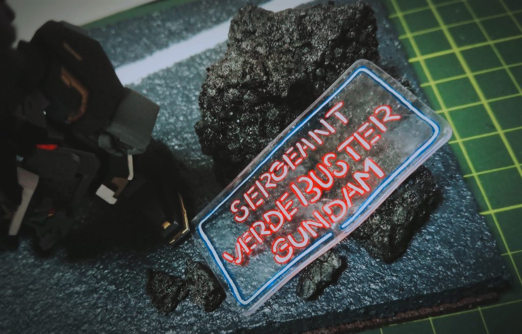 ネームプレートはネオン看板風にしたくてプラ板にマッキーで書いて焼きました