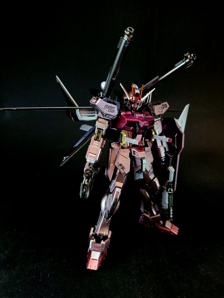 また、OSはナチュラル用のものを導入し[71]、操縦に不慣れなカガリをサポートするため、制御系にはオーブが独自開発した操縦支援AIシステムを搭載している[68]。建造はオーブ本国において個々のパーツが完成していたが、地球連合軍のオーブ侵攻作戦によってオノゴロ島が崩壊したことでクサナギで宇宙に運び出され、クサナギ艦内で約1ヶ月をかけて最終組み立てと調整が行われることとなった[67]。そして、パイロットには指揮官であるカガリが務める運びとなった[73]。当初の装着ストライカーは「強そうだから」というカガリの希望によりI.W.S.P.が選ばれた。技術陣としてはカガリの力量ではI.W.S.P.が扱い切れない事は解りきっていたが、当初、カガリが搭乗したストライクルージュはあくまでも戦場での士気高揚のために運用し、最前線での戦闘を想定していなかった事から了承した。運用テストにおいて装備増加に伴う操縦性の複雑さからカガリは同パックを扱い切れず、帰還後にパックの変更を要求[43]。カガリが実戦参加の意思を表した事から、エールストライカー装備での投入が決定した。エールストライカーや機体の各種調整に時間がかかり、最終的な完成は第二次ヤキン・ドゥーエ攻防戦の直前となった[43][注 17]。しかし、ルーキーであるカガリとともにこの機体は善戦した結果、いくつかのMSや核ミサイルを撃破してジェネシスからアスラン・ザラの救出に成功する[74]。終戦後の和平期間においては、実戦で使われることのなかったI.W.S.P.を装着し、オーブの旗印として式典などで使用された[43][注 18]。C.E.73年からの大戦（『SEED DESTINY』）においては大気圏を飛行可能に改良されたエールストライカー[76][注 19]を装備し、オーブ軍への撤退勧告を行うカガリの旗印として使用された他[77]、地球連合によるベルリン侵攻の際には民衆を守るための盾として身を挺して活躍した[78]。ザフト軍によるエターナル追撃の折には、キラが搭乗したこともあった[79]。