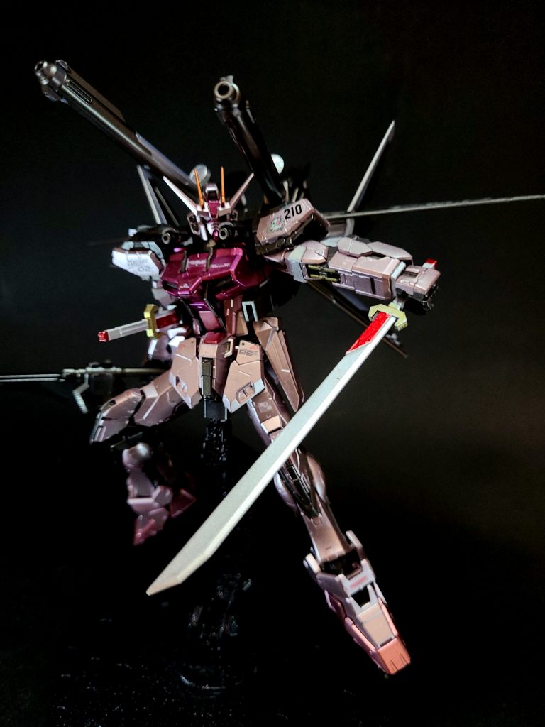 OSキラ・ヤマトによって改良が加えられたナチュラル用OSを採用した[71][注 22][注 23]ほか、ヘリオポリスにて開発が進められていたナチュラル用OSの技術が試験的に追加導入されている[83]。ヘリオポリスで開発されていたこのナチュラル用OS技術は、後にさらなる発展を遂げたものがアストレイ グリーンフレームに搭載されている[83]。