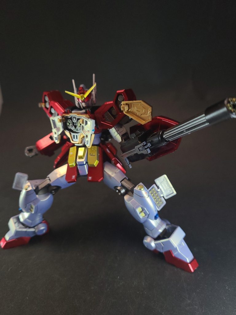 アーミーナイフ右腕に固定装備されたガンダニュウム合金製ナイフ[2]。リーオーやビルゴ2の装甲を切断可能な切れ味を持つ[2]。15話では、横に錐もみ回転しながらエアリーズを何度も切りつけるという技を披露する。テレビ版は、刃の周囲にエネルギーフィールドを巡らせているため、ビーム刃を使用する武器と切り結ぶことも可能[注 5]。EW版では当初は装備されていなかったが、MGキット用に改めて設定された。着脱式のため、当初の非装備状態に組むことも可能。作中ではテレビ版と同じく腕部後方に装備されているが、MGではフレーム流用の都合から、装備位置が腕部側面に変更されている。