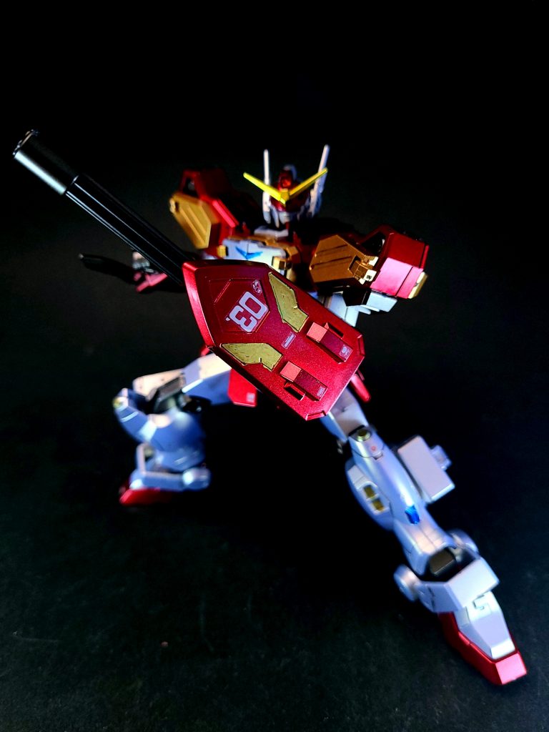 ホーミングミサイルテレビ版では両肩アーマーに、EW版では両脚ランチャーポッドに内蔵。標的の熱紋、電磁波を探知しこれを自動的に追尾する[2]。EW版のマスターグレードではフロントアーマー内に8発追加装備されている。マイクロミサイルテレビ版では両脚ランチャーポッドに、EW版では両肩アーマーおよび腰アーマーに内蔵。ホーミングミサイルとは異なり、追尾機能は持たない[2]。片側ずつに最大12発装填可能[2]。