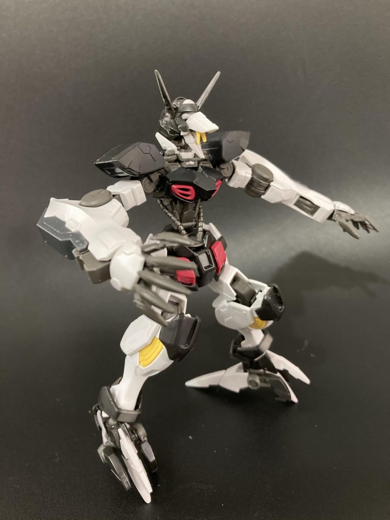 ショルダー部はGエルスの肩プロテクターが狼男には大きいので付属にあったGセルフのものを流用です。