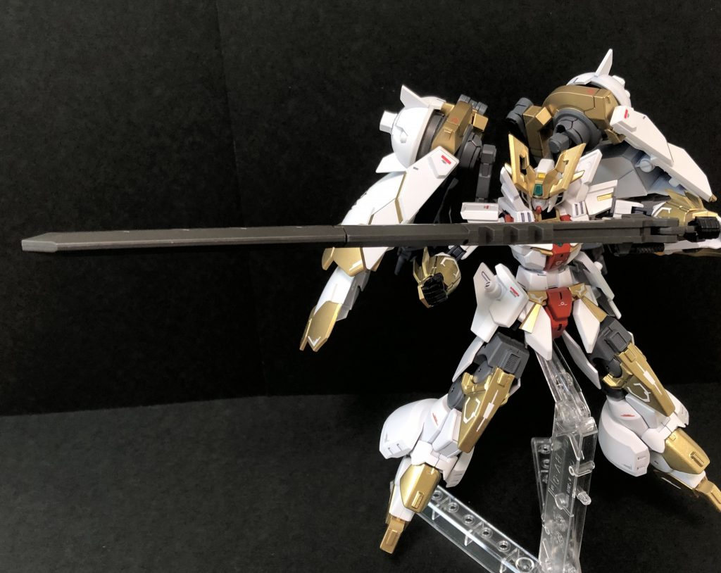 カラクリ刀「黒陽(こくよう)」こちらは黒い刀身の長刀。