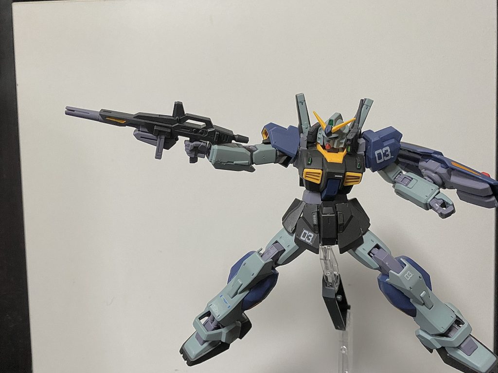 ビームライフル・形状そのものはグリプス時と同型だが、エネルギー効率等を向上させた実験装備となっている。と言う設定。