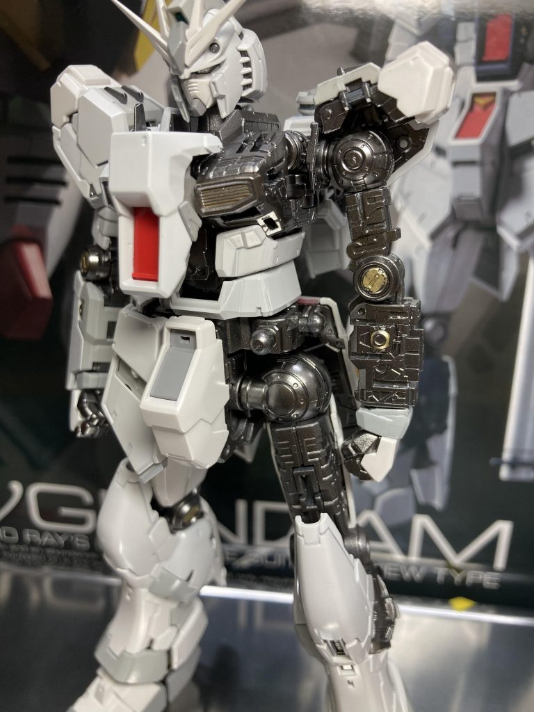 フレームはギラギラに