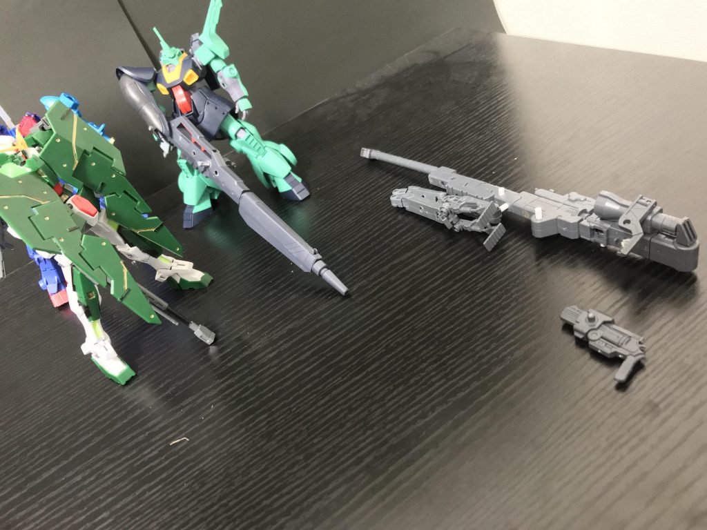 ディジェ「これ使え!デュナメス」デュナメス「なんだそれ!成層圏まで狙い当てできそう」ディジェ「俺はこれ」デュナメス「1番やばいの行きましたね…」