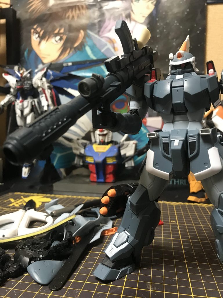 バズーカはユニコーンの物をジャンクパーツ付けてそれらしく作りました。各部のライト部分、胸部のKはプラ板とパテ使用