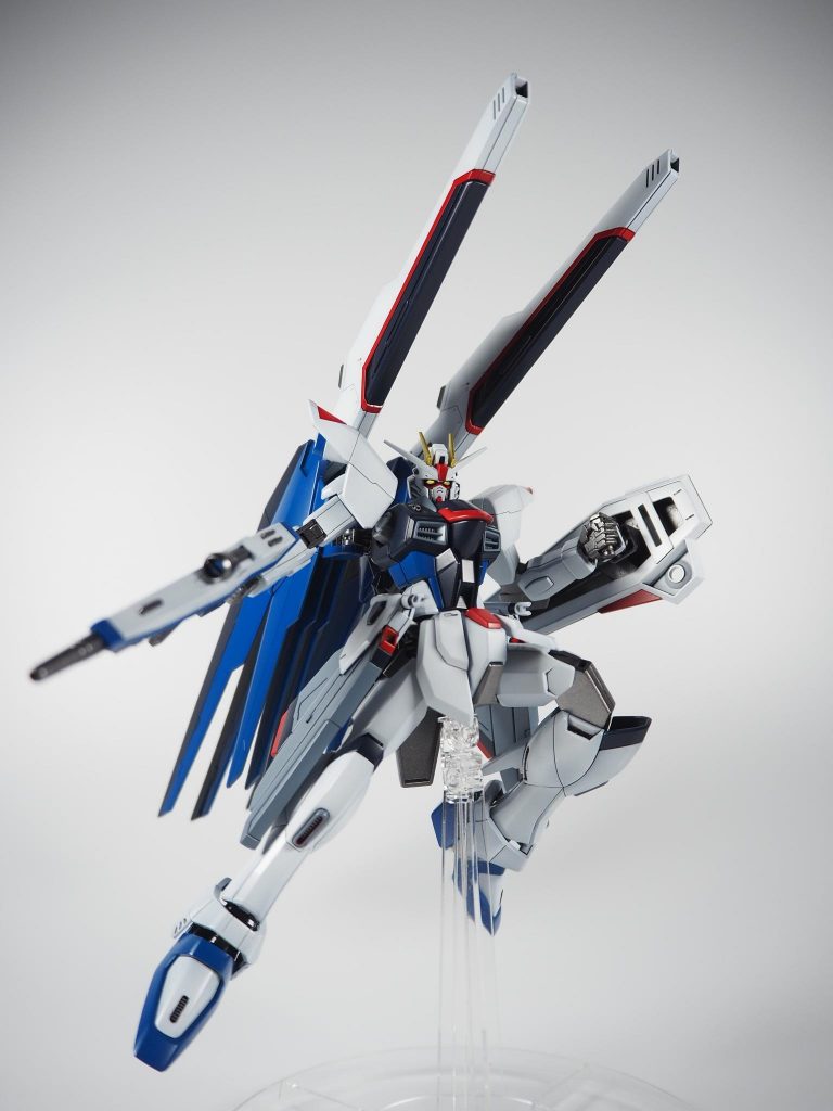 バラエーナ赤ラインは大抵塗り分けの所念入りにマスキングしましょう