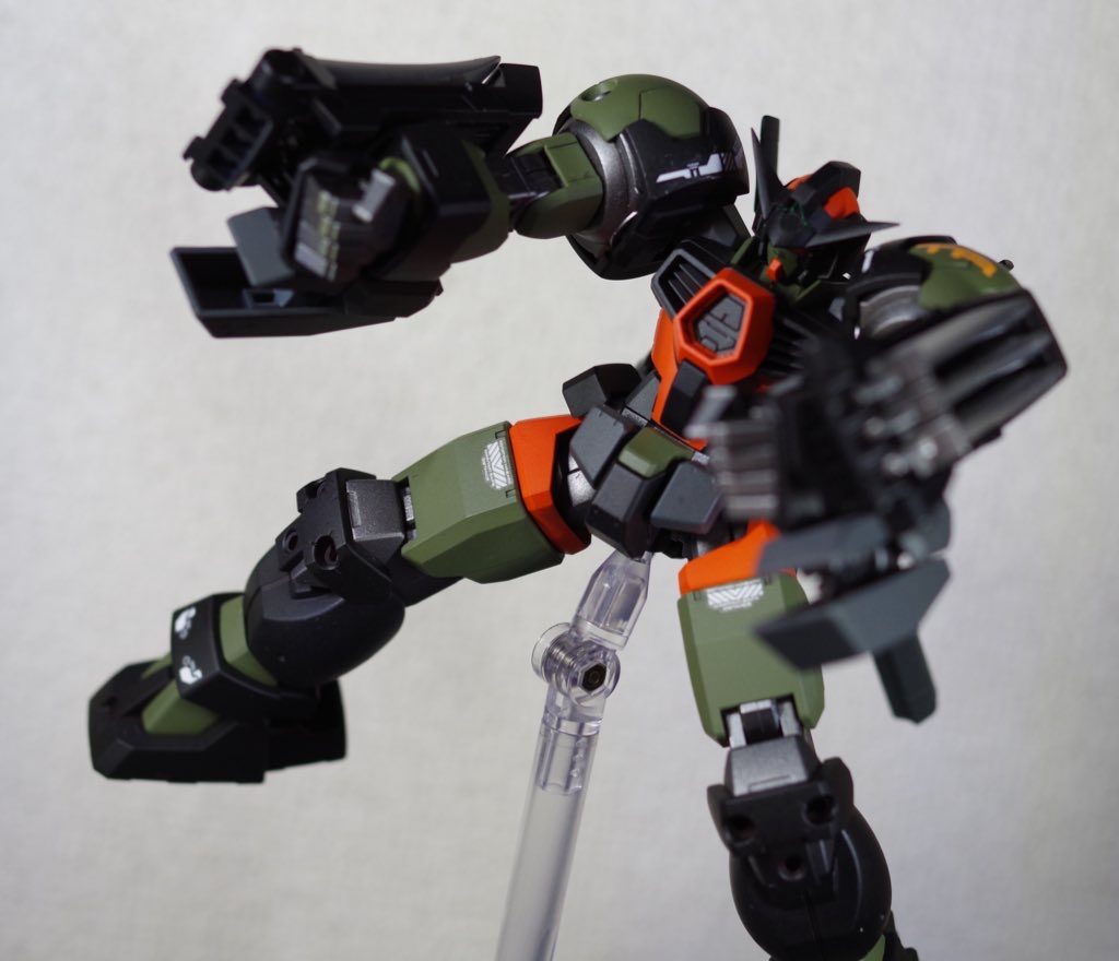 ネイルで奇襲からガトリングばら撒いて即離脱!みたいな戦術で戦うと思います。陽動の人です。