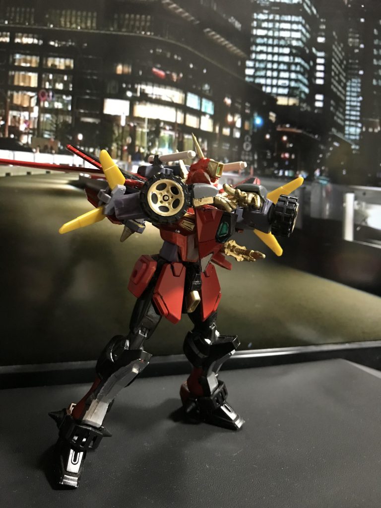 フルバースト!!腕のタイヤは100均のミニカーのタイヤをつけました。正面から撮ったら泣いてるポーズみたいになったので斜めにしてますw