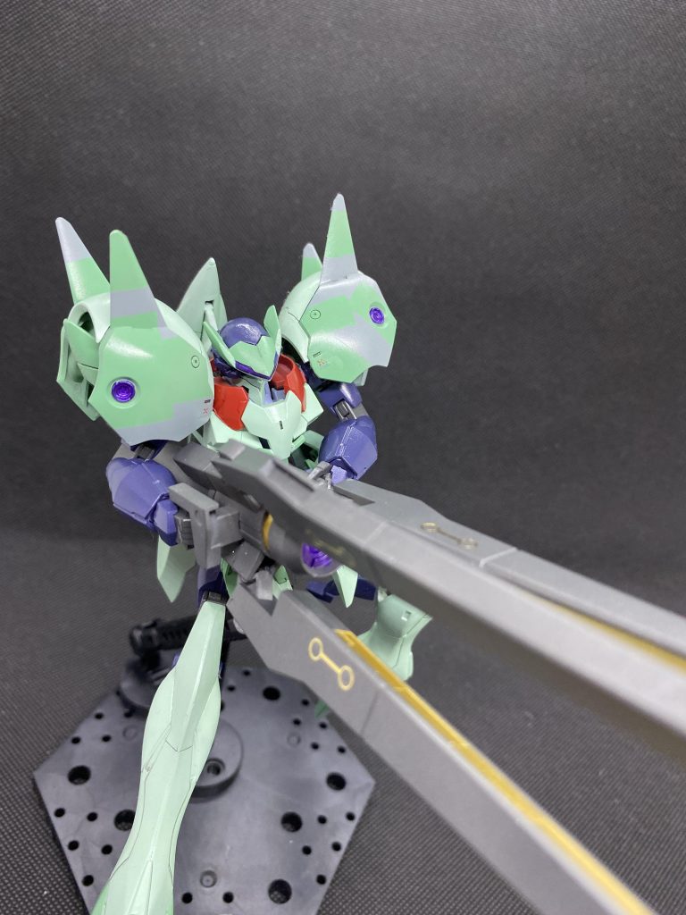 アルスに合わせて一部メタリックパープルで塗装。あんまし関係ないけど顔がエ○ァンゲリ○ン感ある