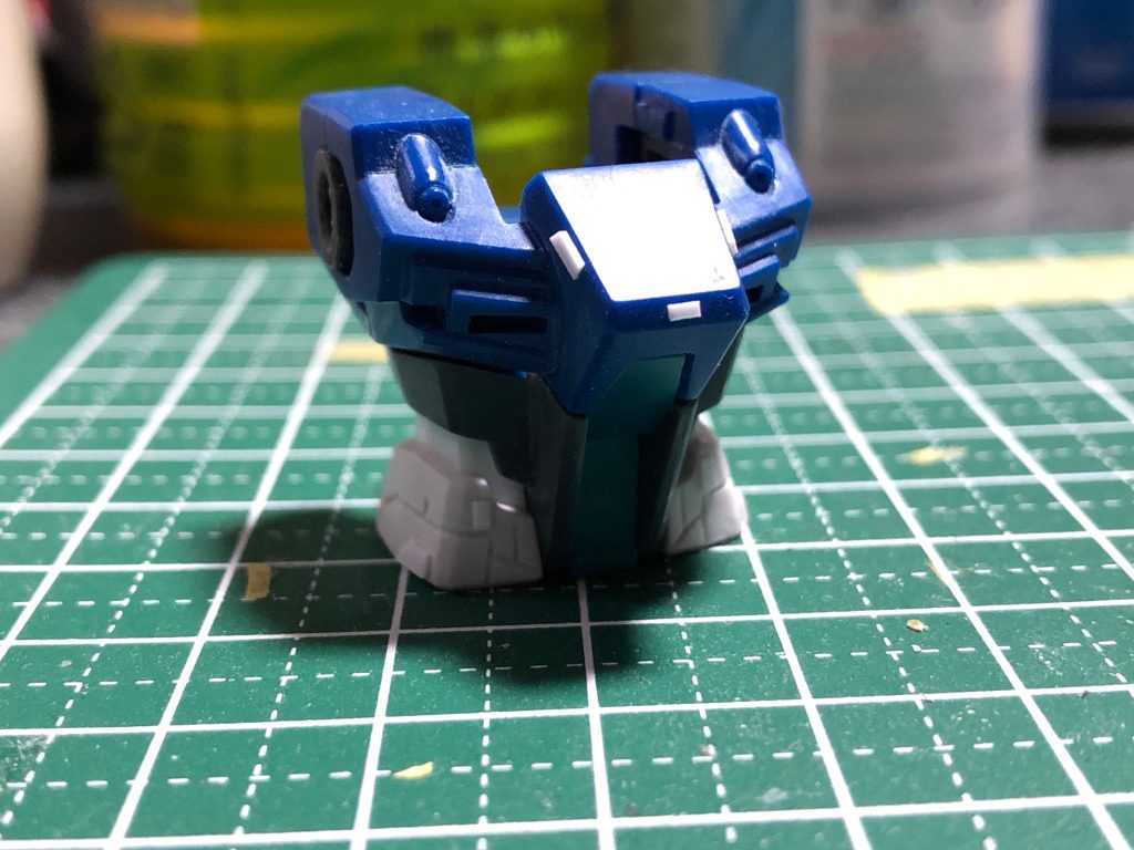 プラ板や筋彫りで情報量を増やしました