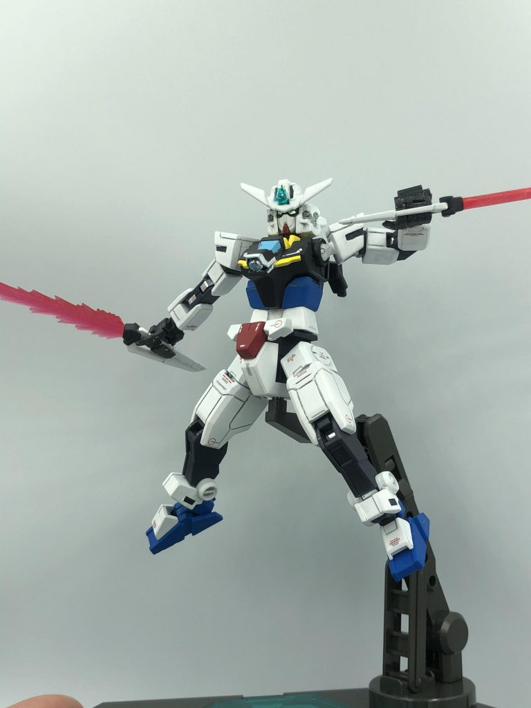 ビームサーベルはフラッシュエッジに換装しています。これもデスティニーのもの。公式の設定でビームサーベルとしても使えるって事でしたので取り替えてみました。ガンダムVSシリーズでのブメは置きやステ狩り、格闘迎撃などなど有効な攻撃手段でしたので、これも積みたくて仕方がなかったものの一つ( ^ω^ )投げても戻ってくる二刀流、好き!