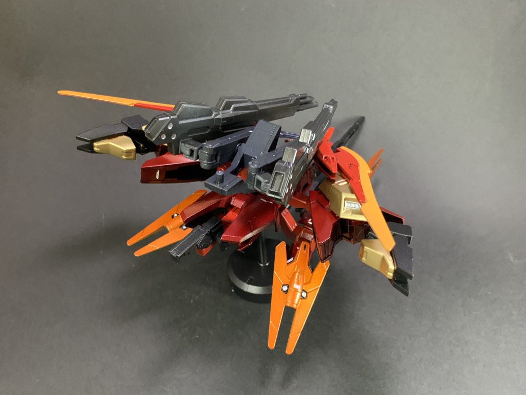 ファイヤーフェニックスアーマー野生化したウラヌスアーマーが変化したすがた。