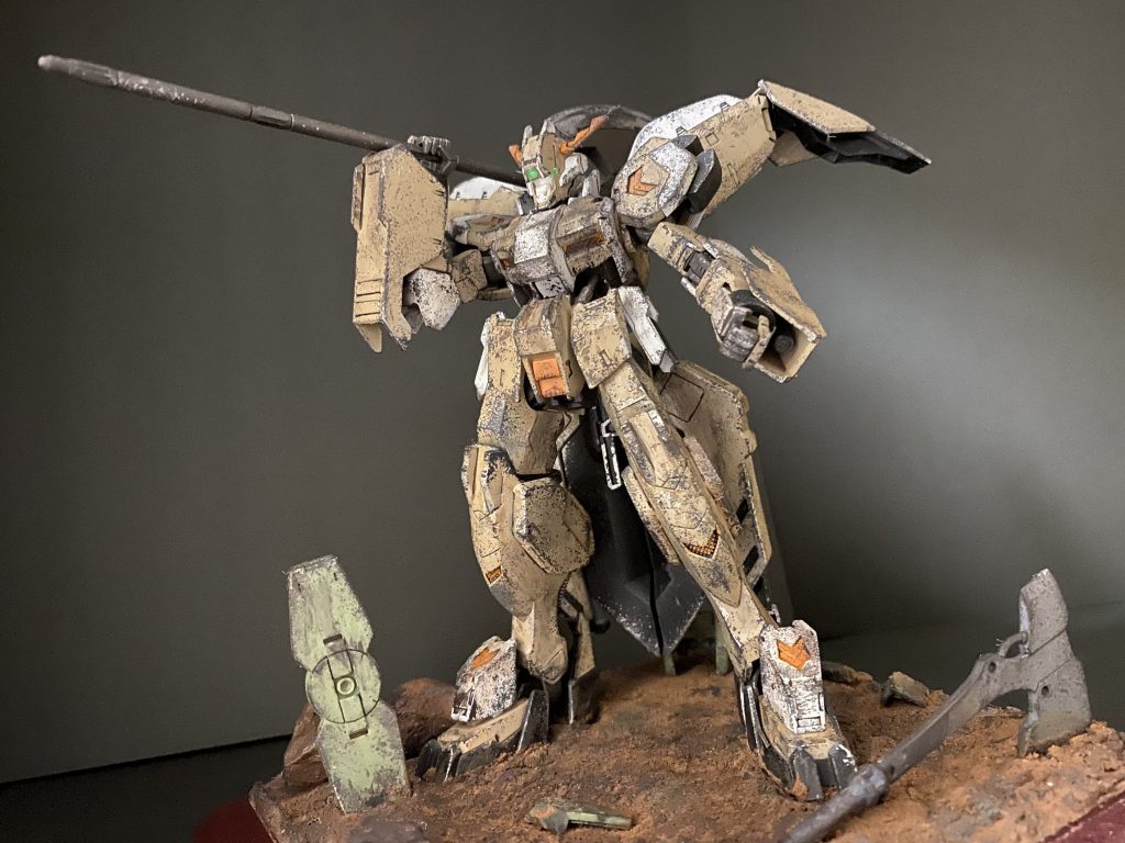 ウェザリングにて、激しい戦いを表現。また、地面は色を塗り重ね、戦場の地面を表現。