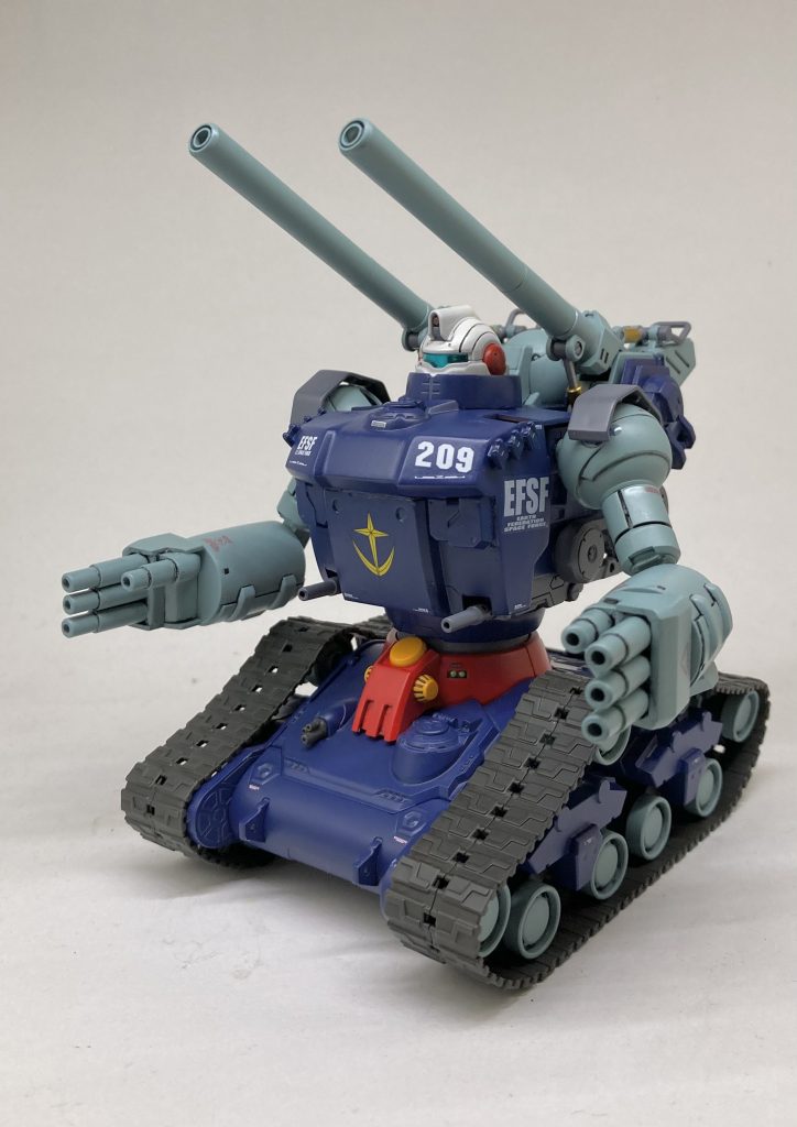 初期型のデザインが戦車寄りすぎて「なんか好みじゃないなあ」というこで自分好みに徹底的に弄くりました。