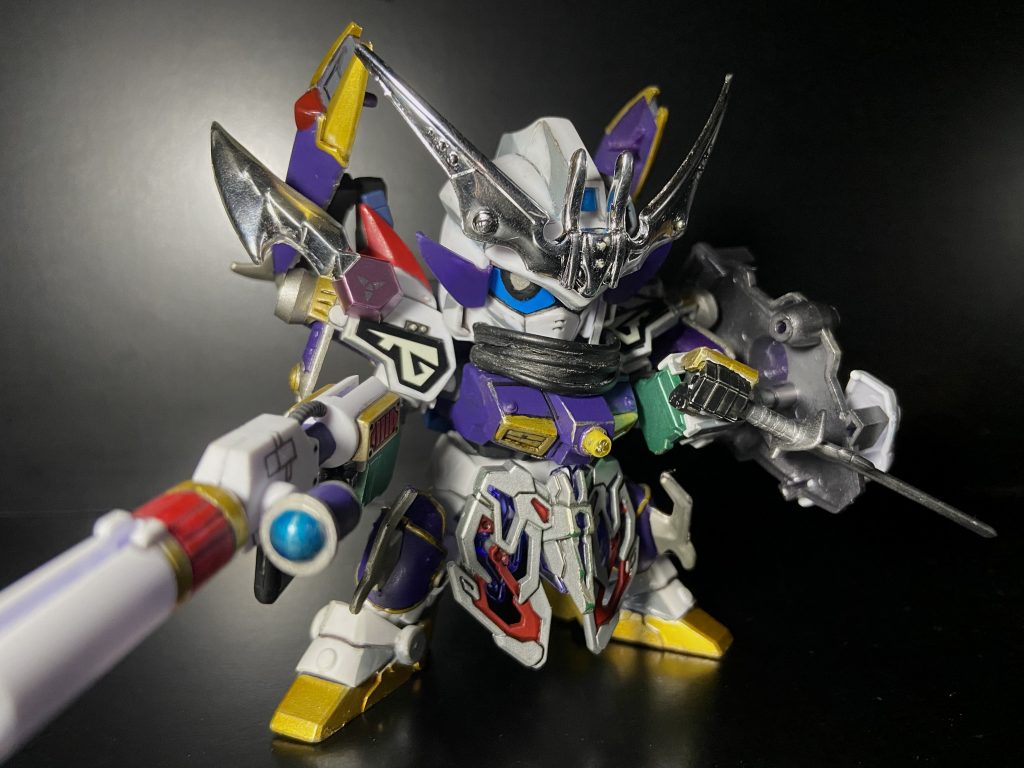 頑駄無形態です!個人的にはアームカバーを膝アーマー化したのが今回の発想MVPです!この元キットのクールなフェイスや肩の蓄光シール、メッキパーツなど推しポイントはそのまま使ってます^ ^ 手抜きじゃないよ、愛なのだよwメカニカルアーム搭載でバックパックも多少の表情付けは可能です✨