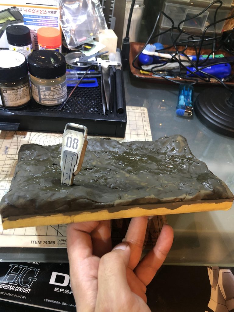 水溜まりはDAISOのUVレジンを流してみました