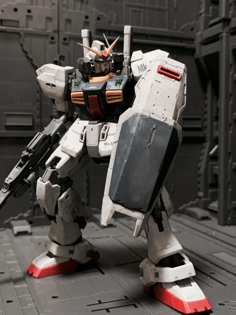 シールド。伸縮します。デカールを貼っているのですが、白文字のを貼ってしまって全く分かりません笑。