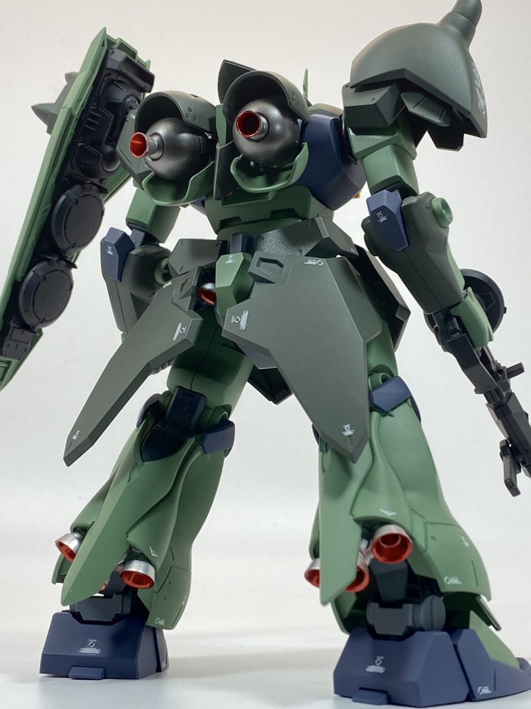 バーニア類はメタリックカラーで塗装してアクセントにしてみました。