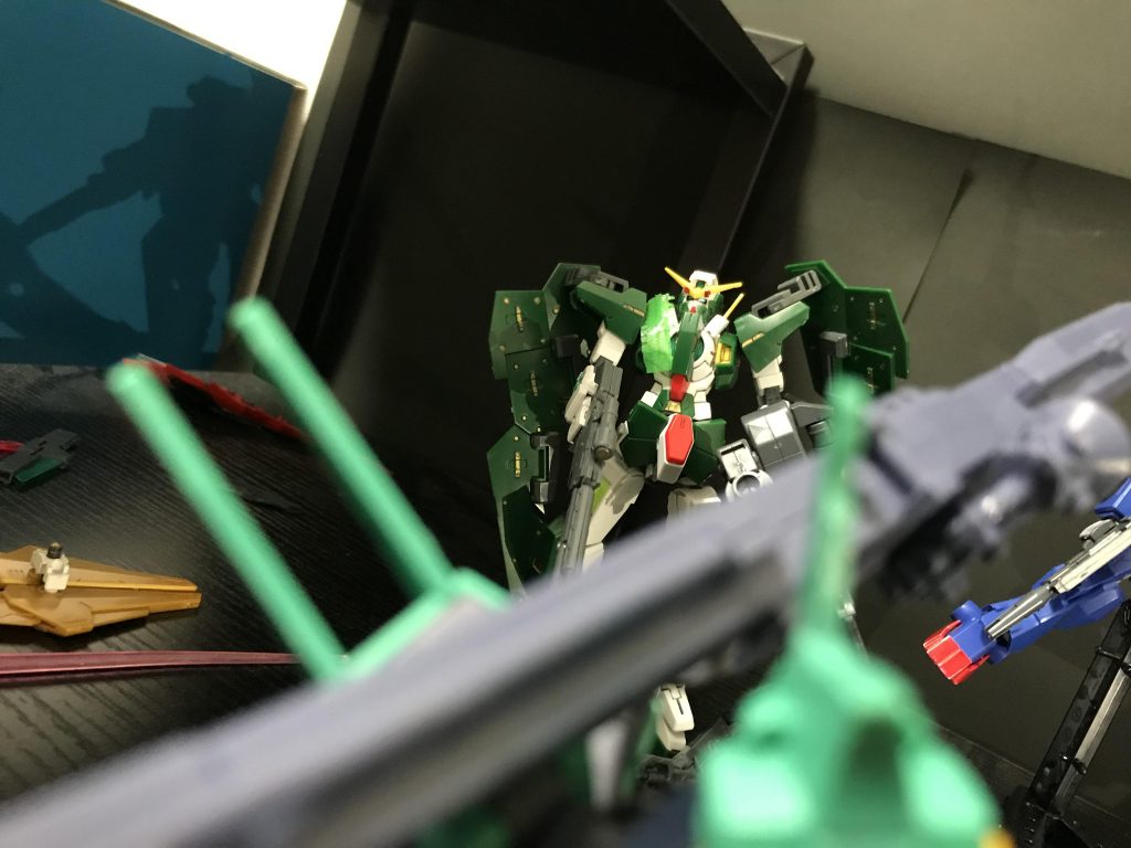 ディジェ「あっちに行って狙い撃ちしろ!」デュナメス「ヨウカイデス!」ストカス「すっ!隙あり!」