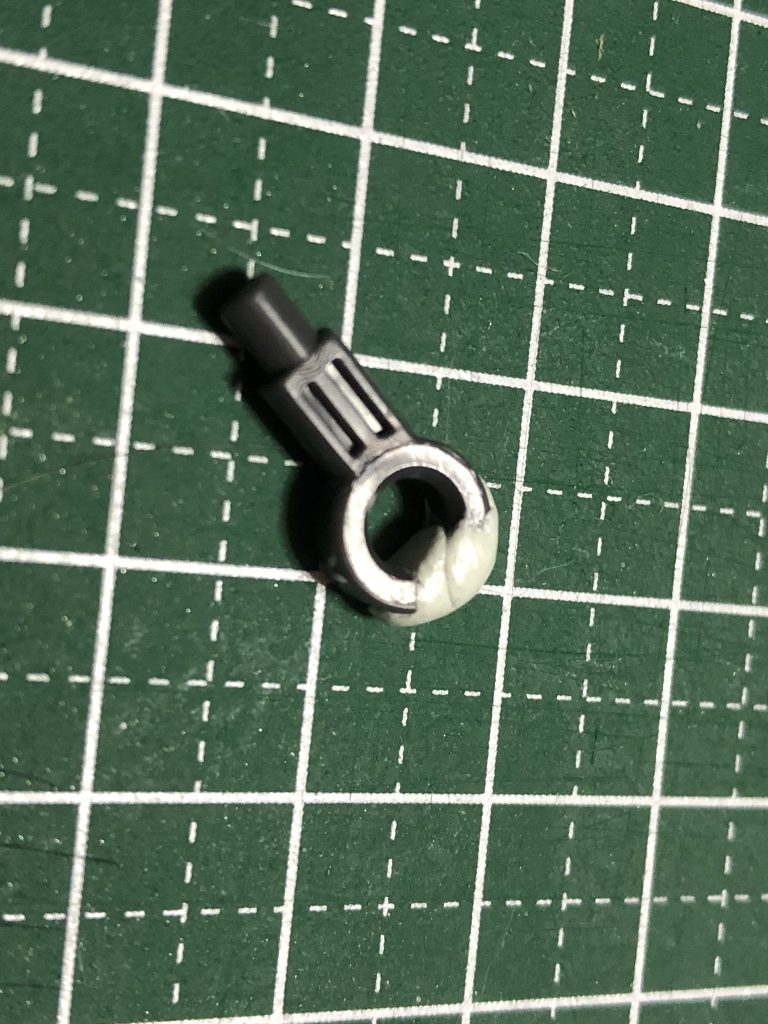 後ハメに失敗したのでパテで再整形思ったより上手くいって嬉しいね