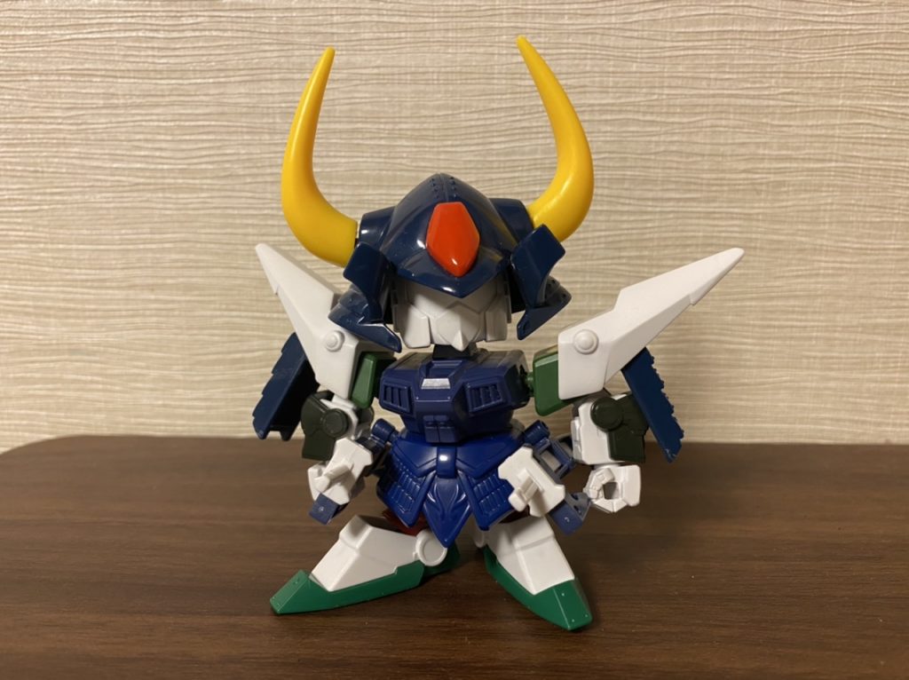 元祖SDの大袖パーツと LGBBの肩が無改造でハメられたり、カブトのサイズ感も意外とマッチしてたりで、調整は割と楽チンでした。