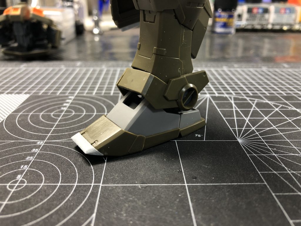 プラ板でつま先の延長。