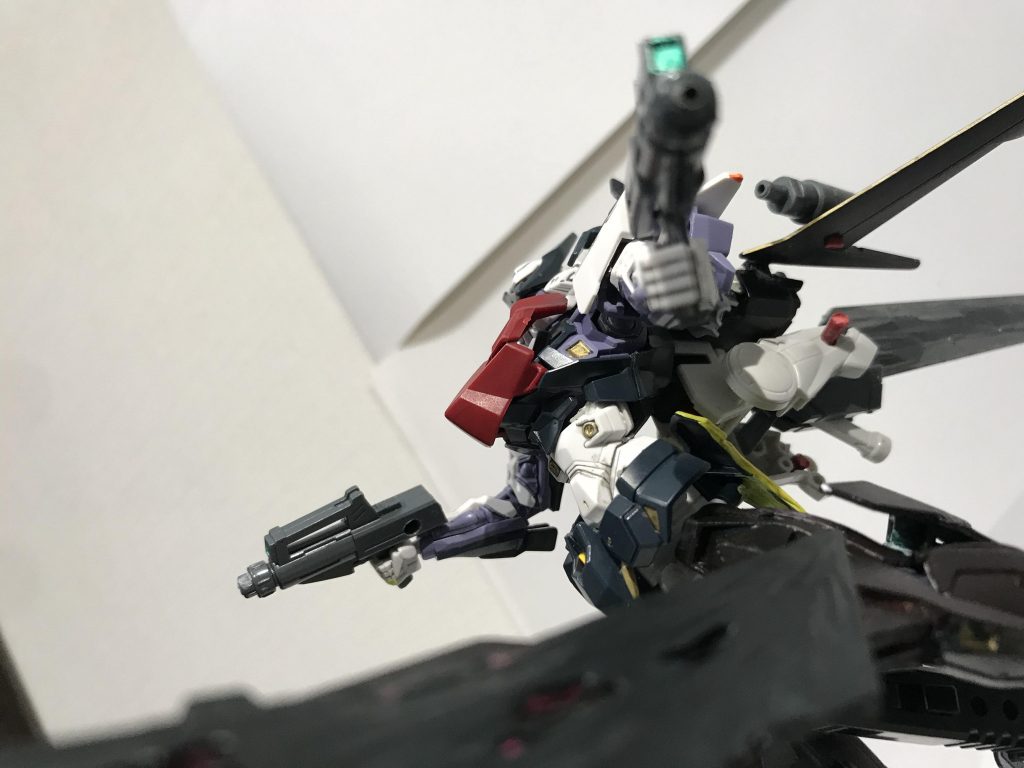 ガンダムクラウンド改造箇所武装追加ストライカーパック二丁拳銃バスターソード二丁拳銃ソードビームライフル変更用バレルアーマーシュナイダー脚部ビームキャノンなど頭部イエロー箇所消去ガンダムクラウンドガンダムモードはこれだけです!