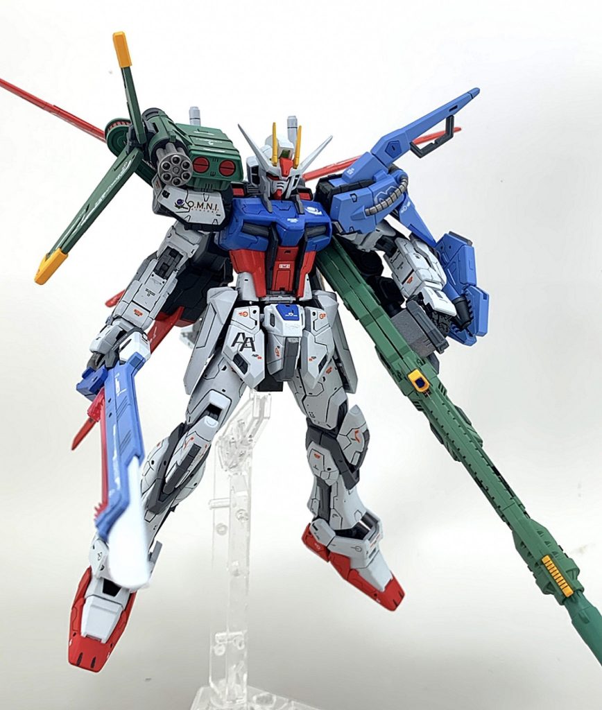 RG特有の過剰な色分けをなくしてシンプルに塗装して仕上げました！また全身にスジ彫りをしてディテールアップをしました(*^^*)