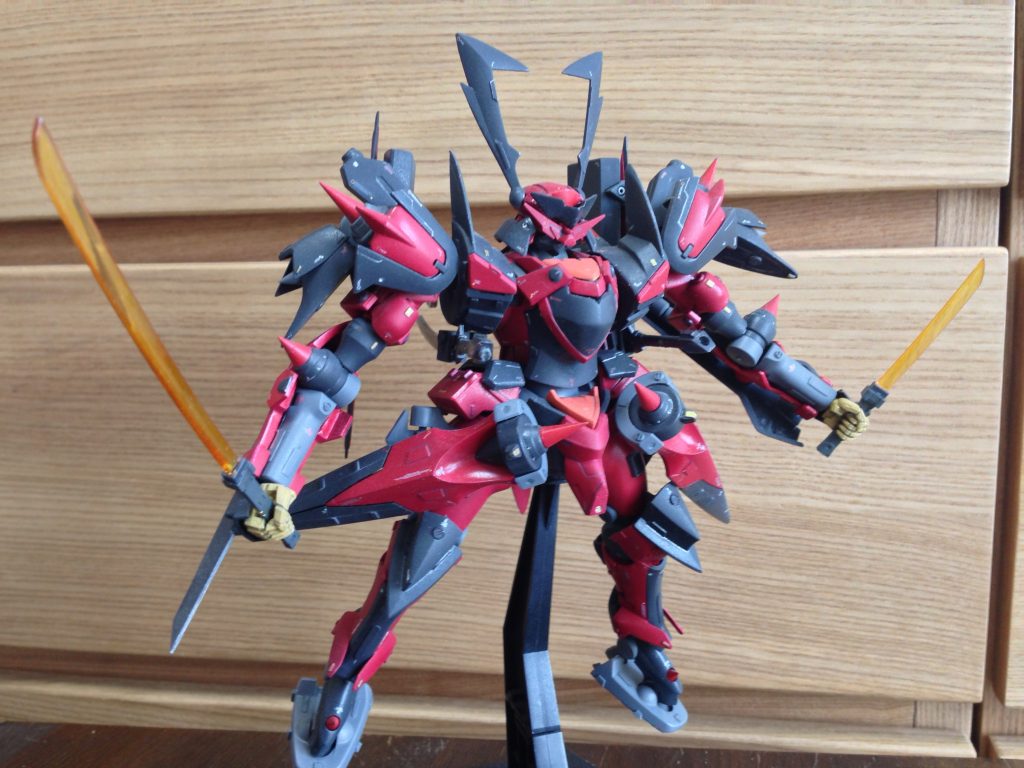 作ったのは放送当時なので、十数年前の過去作。この時は顔のひげも折れてなかったし関節もまだカッチリしてた。今は…。