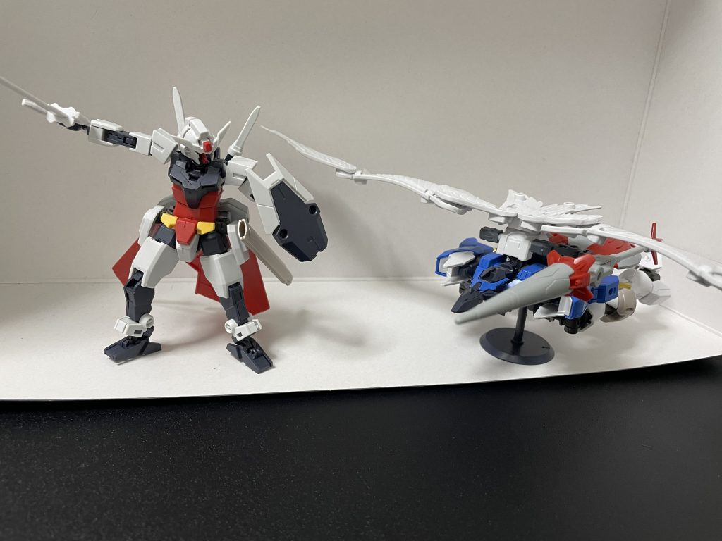 塗装前。アースリィガンダムとジャスティスナイトを主にミキシングして作成しました。ポリウーコスガンダムについては制作過程の際思いつきで制作しましたがモチーフはギリシャ神話アテナです。