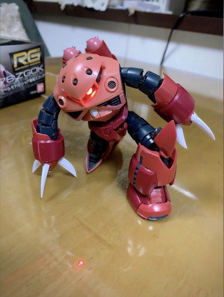 初めてのRG製作でしたが細かな色分けやディティール、可動域などそのクオリティーの高さに感激しました。無塗装簡単フィニッシュでも遜色無く仕上げられる完成度の高いキットだと思います。個人的には主人公・ライバル機以外のラインナップもRGでもっと出して欲しいところですね。