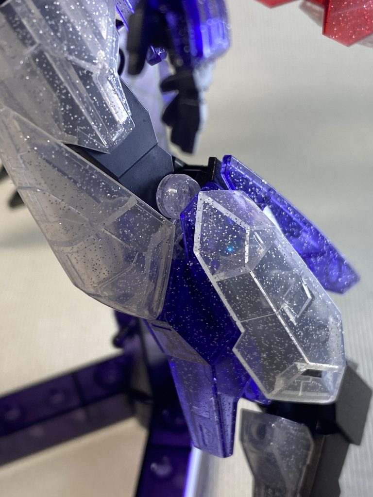 クリアなんで奥に仕込んだレンズパーツがチラ見えします