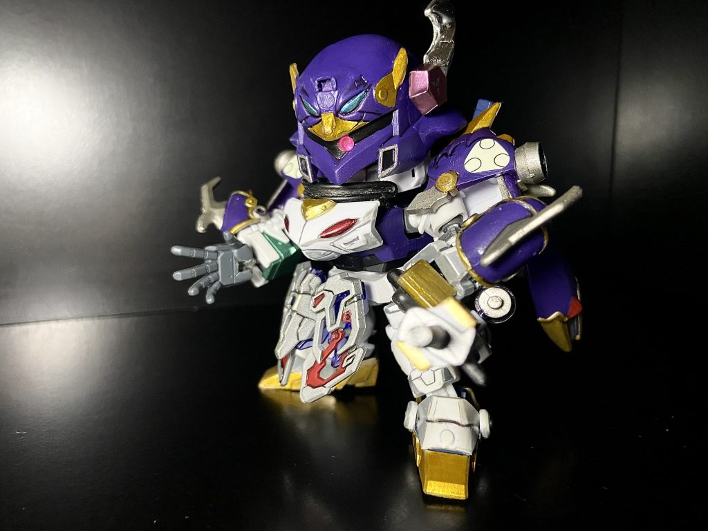 今作最大のアレンジ、牙忍モード。このモードは幼心に え、これケンプファーじゃないの?ガーベラテトラって知らん‥え?似てなくね?となりましたので思っくそガーベラテトラに寄せてみました!百鬼丸かEVAみたいになりましたが、知らん!テトラだ!特徴的な肩バーニアらボリューム不足と感じたので平バーニアを2つ接着して肩につけてます✨