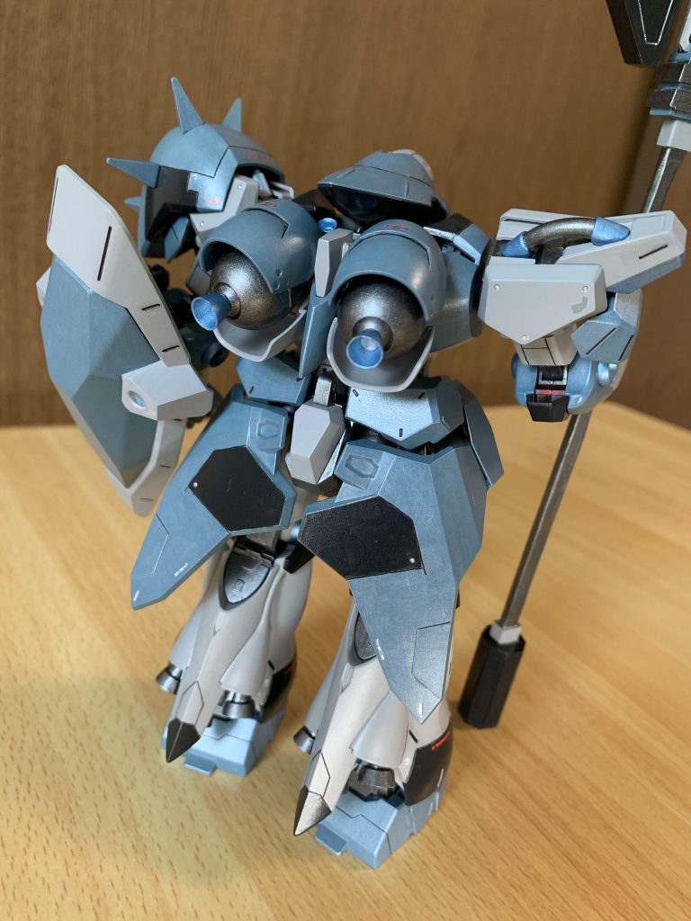 バックショットはこんな感じです。全体的にイメージ通りの作品が作れて個人的には満足しております。肩アーマーは左右入れ替えて、右で殴り、左でタックルや防御と言ったイメージです。筆塗り全塗装だと、広い範囲の塗装はかなり難しいですね(。。lll)でも、少しずつコツを掴んできた気もしてます。