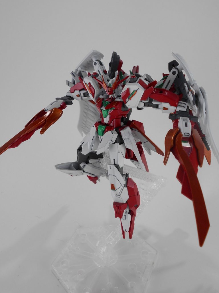 ハイパーカレトヴルッフ。背中に装備されており、実体剣として使用します。ビームを流すことで真価を発揮し、ビームサーベルやビームシールドを切り裂くことができるようになります。「マーズフォー」の近距離武装、「サタニクス」の破壊力の原点の武装という設定です。