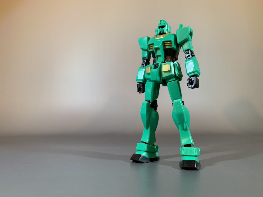 素組みしましたが、鮮やかなグリーンとブラックとゴールドの成形色で構成されております。