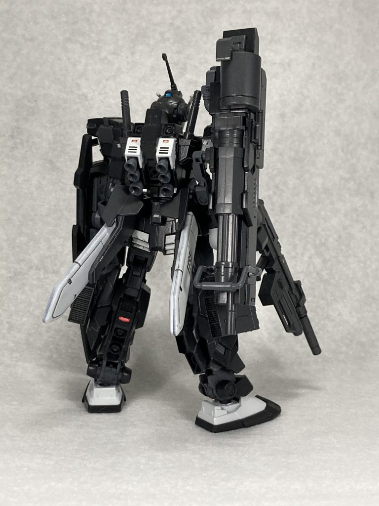 ノーマルからの変更箇所はライフルに追加パーツ、プロペラントタンクの追加、シールドの変更、脚部へミサイル追加になります