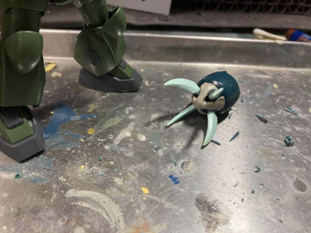 コンバットネイルはズゴックの爪を4本にする無理やりな錬成を施しガッシャとしております…これが一番しんどかったです_(:3 」∠)_