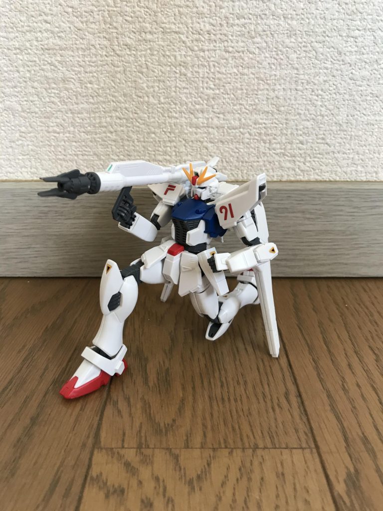 ビームランチャーを構えている　　　　　　膝立ちが出来ました♪