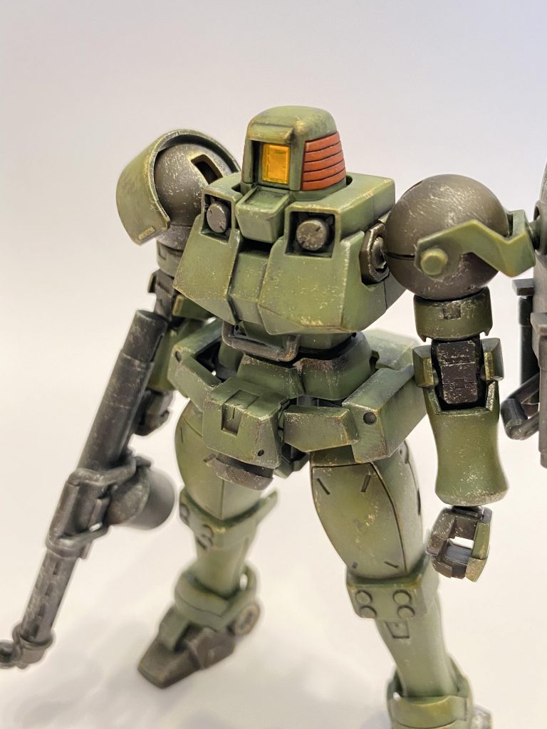 モノアイにはラピーテープを貼りました。