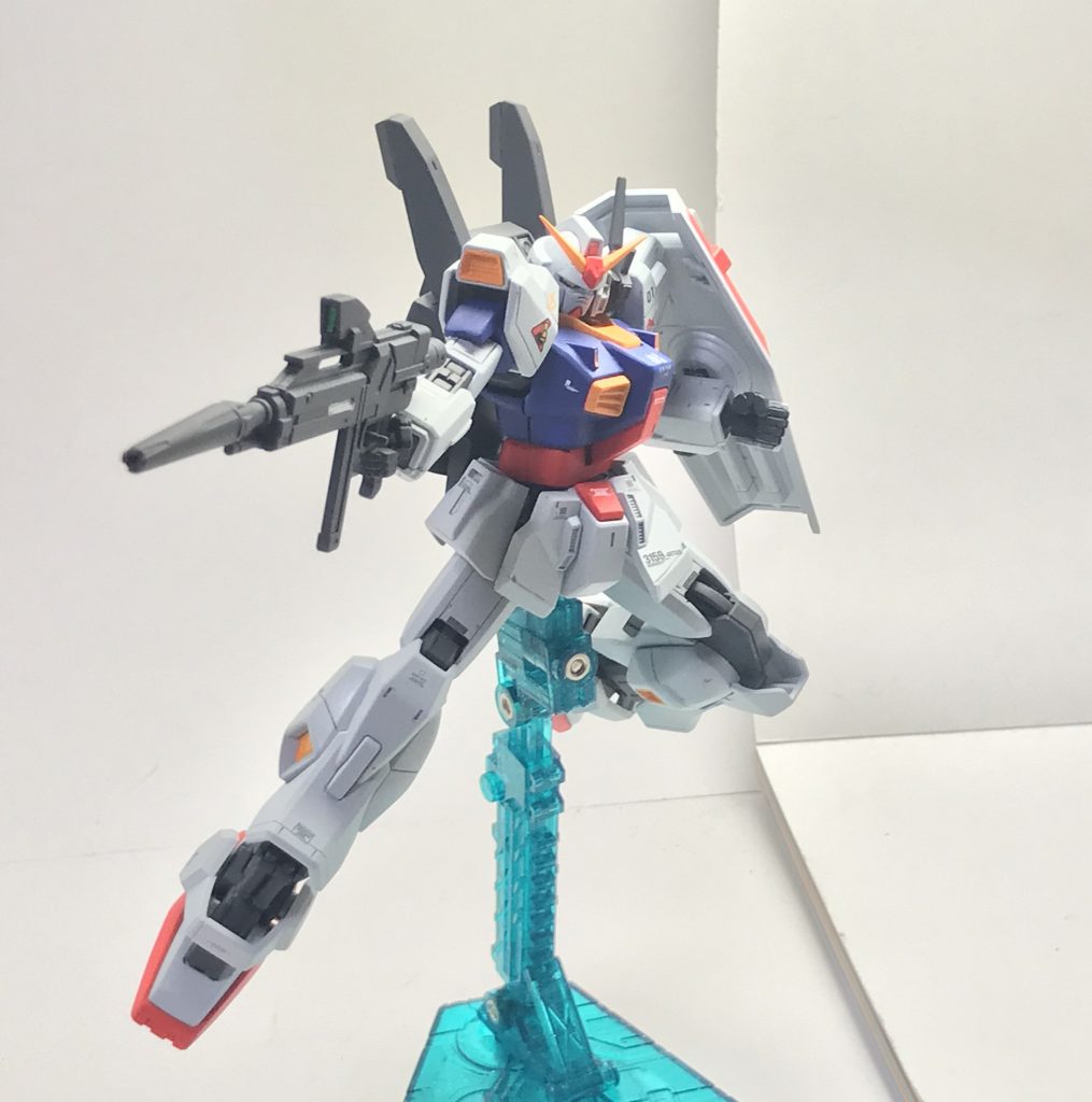 ビーム・ライフル。最新型量産機(仮)のものからコンバートしてきたものにロングバレルやスコープなどでカスタマイズを施した逸品であるが、当時では最新型のEパックや補給部品の調達が難しかったため、あまり実戦では使用されていなかったという記録が残されているとかいないとか。