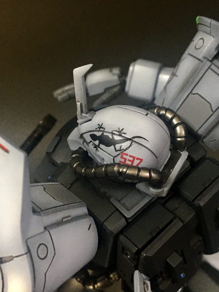 グラデーション仕上げで重厚感のある機体をイメージしました。