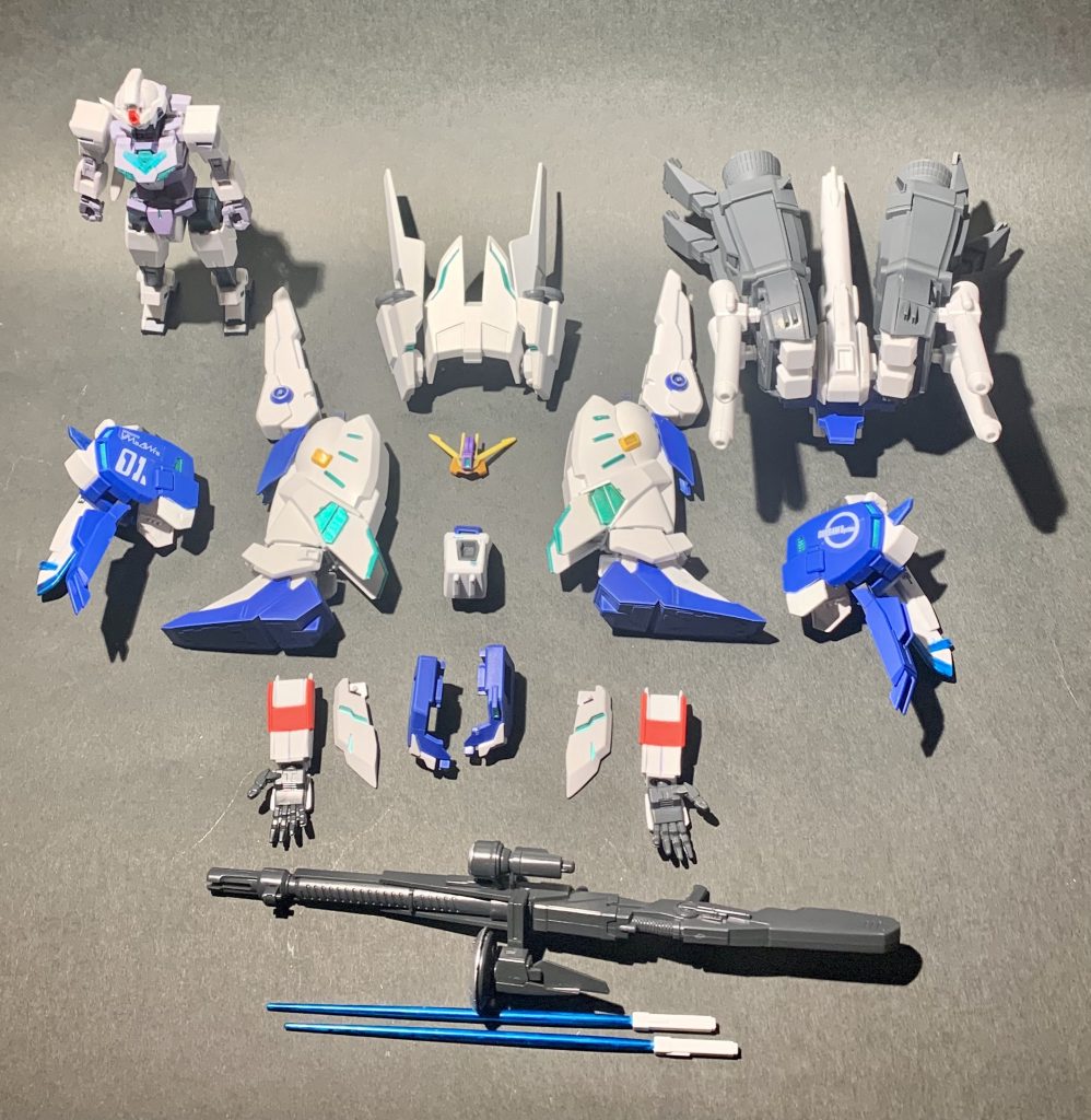 フェイクニューアーマーを芯にEX-Sの装甲を取り付けています。コアガンダムはほかのパーツとのバランスを考えて、太もも部分をコアガンダム2の仕様にしています。武装はオリジナルのまま。