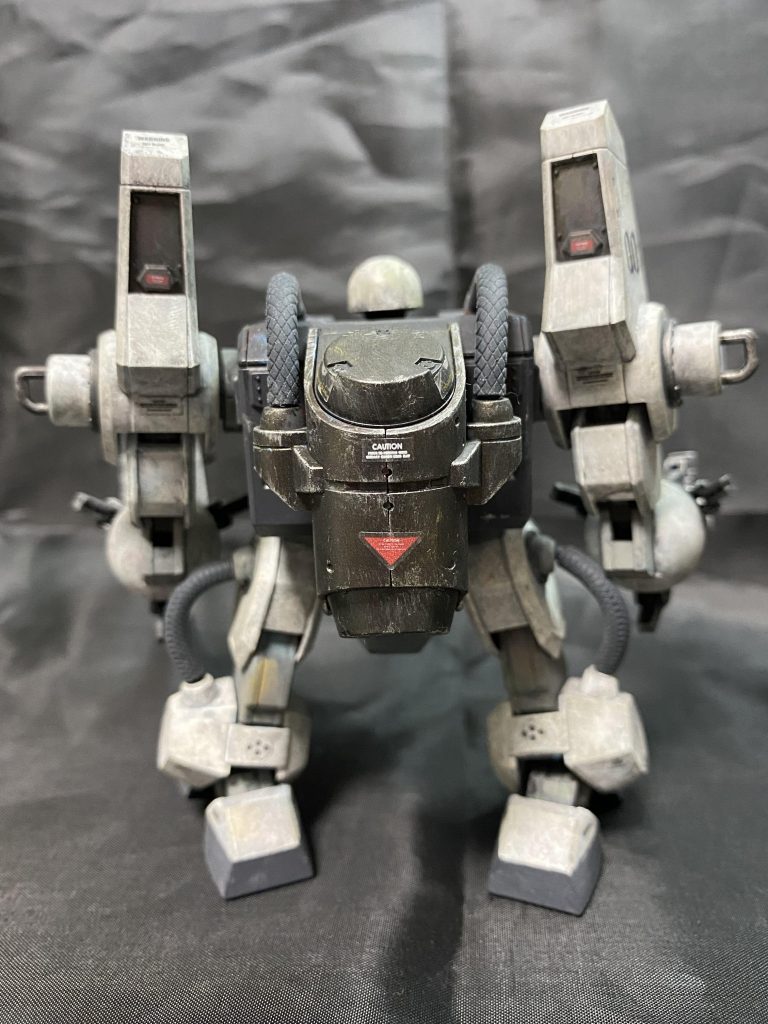 バックショット!最後に付けた軟質パーツのケーブル。ポーズ変えるたびに取れるのにイライラ。