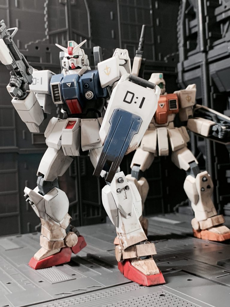 戦場イメージで。「いましたよ隊長、敵です!」「アニッシュ、油断するなよ!」